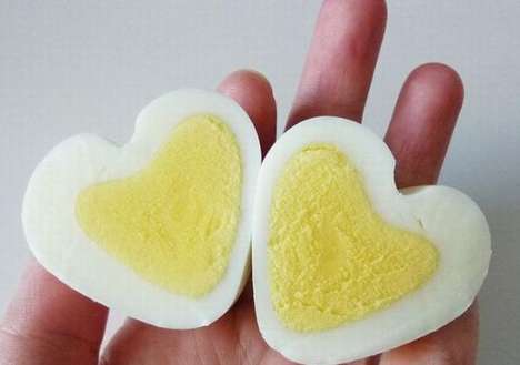 heart shaped eggs "The invitation": my favourite treatise on love.
