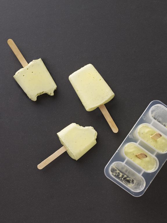 AVOPOPPSICLE 257 Avocado + coconut water popsicles. With a video recipe!