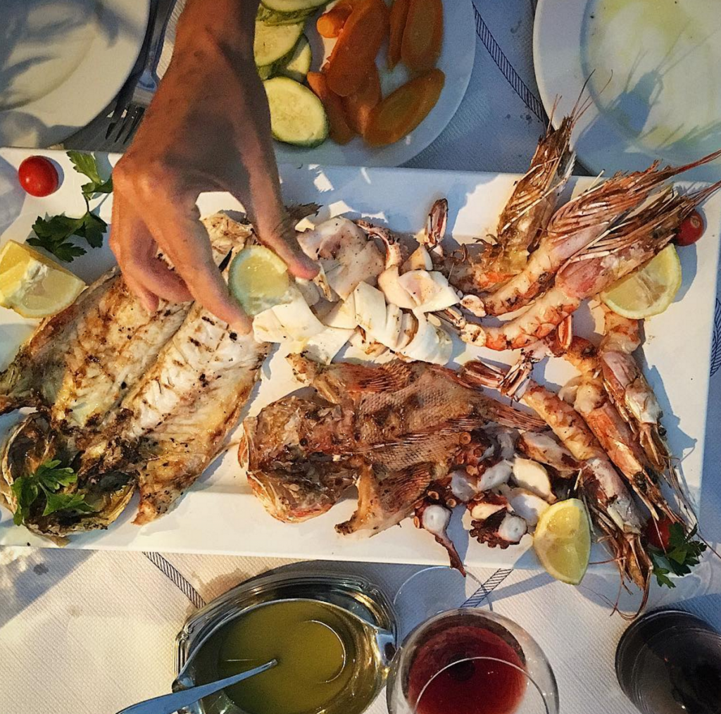 It was time for some #poshfingers for @jo1foster over in #skopelos ... And some fish for @printmyfish . Here, local prawns, octopus, calamari and scorpion fish.